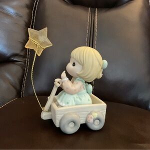 Precious Moments WISHING YOU A WORLD OF PEACE 1999 symbol of membership figurine